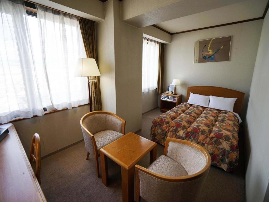 Neyagawa Trend Hotel Osaka Bagian luar foto