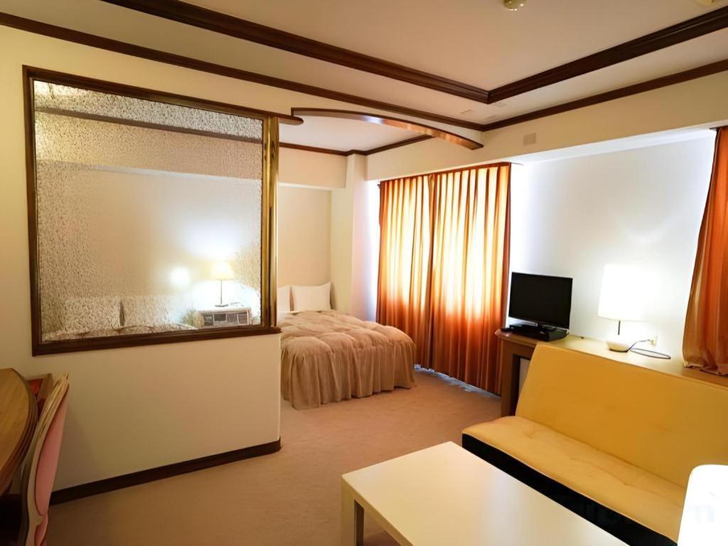 Neyagawa Trend Hotel Osaka Bagian luar foto
