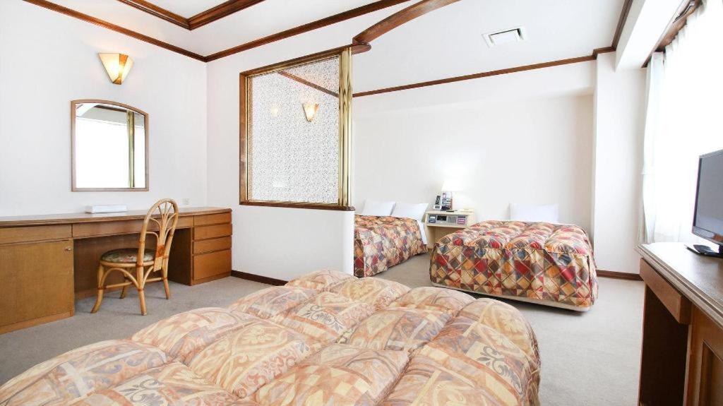 Neyagawa Trend Hotel Osaka Bagian luar foto